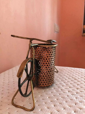 SHIVSHAKTI 1 Compartments Metal (Iron/Brass Finish) Bicycle-Shaped Pen Stand/Organizer(Antique Bronze)