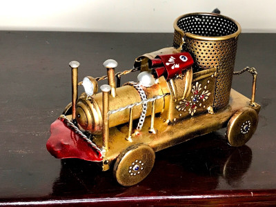 ID IUNIQUE DESIGNS 1 Compartments Metal Vintage Train Engine Pen Stand - Pen Holder for Office, Home(Copper)