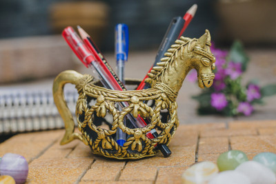Olha-O 1 Compartments Bell Metal pen stand(Gold)