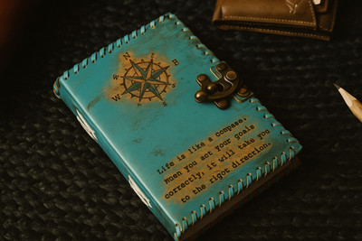 leather play Compass Life Journal – Vintage Leather Diary for Men & Women A5 Journal Unruled 200 Pages(Blue)