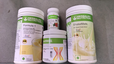 HERBALIFE FORMULA1 SHAKE VANILA ,PROTEIN 200GM TULSI AFRESH AND SHAKEMATE POWDER COMBO VANILA, TULSI Powder(1250 g, Pack of 4)