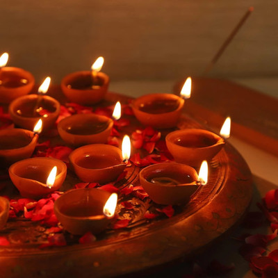Urban Utopia Handmade Clay Diya 21 PCS. Natural Earthen Oil Lamp Diyas & Batti Terracotta (Pack of 21) Table Diya Set(Height: 5 inch)