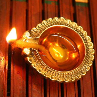 SHRI ANAND Brass kuber table diya for pooja aarti room (size 2.5 inch) set of 1 Brass Table Diya(Height: 1 inch)