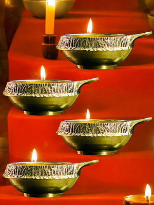 Grehshobha Kuber Diya | Diwali Puja Deepak | Medium Size Kubera Deepam | Diameter 2.75 Inch Brass (Pack of 4) Table Diya Set(Height: 1 inch)