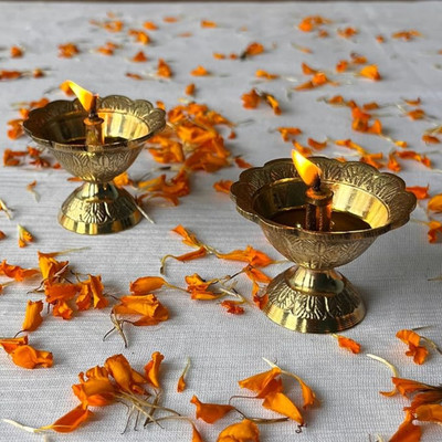 Fashion Bizz Akhand Jyoti Flower Shape Deepak For Spritual Purpose Brass (Pack of 2) Table Diya Set(Height: 1.75 inch)