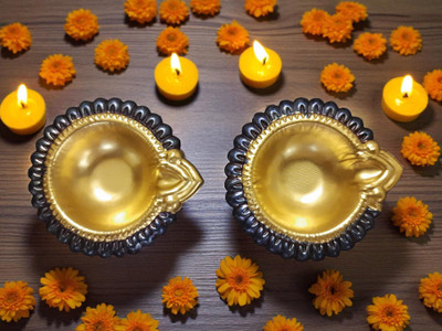 Made And Rooted Metallic Diwali Diya Pair Iron (Pack of 2) Table Diya Set(Height: 0.6 inch)
