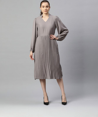 PLUSS Women A-line Grey Midi/Calf Length Dress