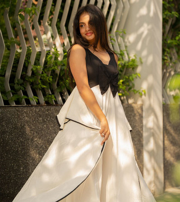 PAWS & PURRS Women Gown White, Black Maxi/Full Length Dress