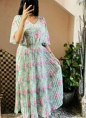 JKP COLLECTIONS Women Fit and Flare Multicolor Midi/Calf Length Dress
