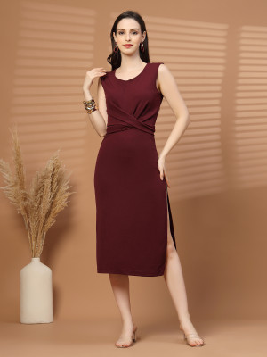 PLUSS Women Fit and Flare Maroon Knee Length Dress