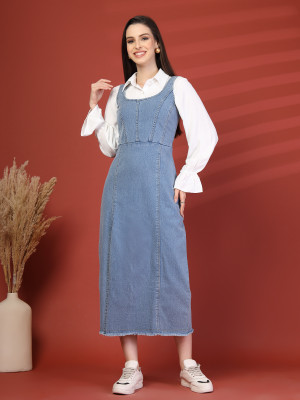 PLUSS Women Fit and Flare Blue, White Knee Length Dress