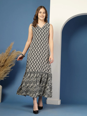 Daevish Women Fit and Flare Black Maxi/Full Length Dress