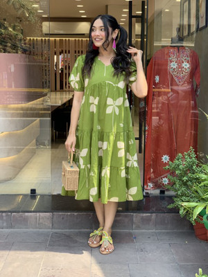 Light Daisy Women Gown Green Maxi/Full Length Dress
