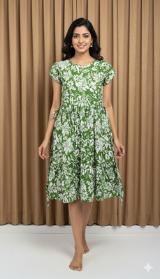 VRITIKA V Women Maxi Green, White Below Knee Dress