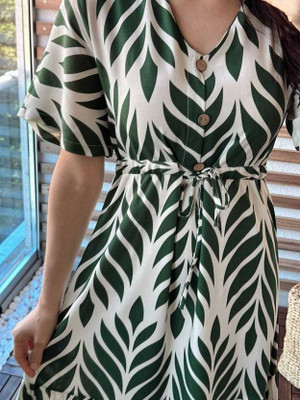 TANISHQGARMENTS Women A-line Green, White Midi/Calf Length Dress
