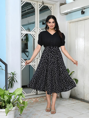 Kanha Women Solid Anarkali Kurta(Black)