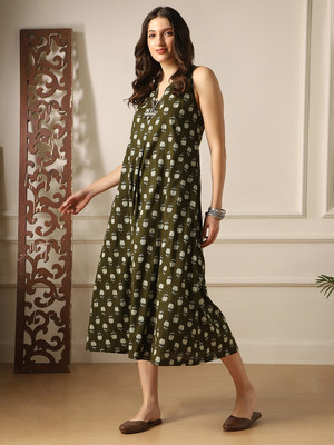 Globus Women A-line Dark Green, White Midi/Calf Length Dress