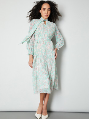 MAX Women Pleated Green Below Knee Dress