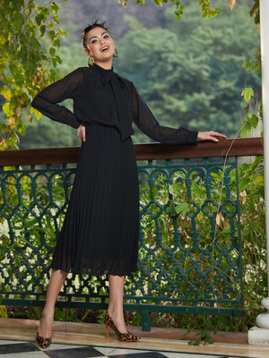 SASSAFRAS Women Pleated Black Midi/Calf Length Dress