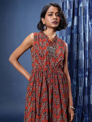 Taavi Women Fit and Flare Maroon Knee Length Dress