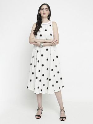 aayusika Women Gown Black, White Maxi/Full Length Dress