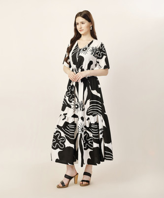 FashFun Women Fit and Flare Black, White Maxi/Full Length Dress