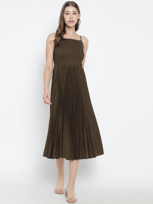 Moda Rapido Women Pleated Green Midi/Calf Length Dress