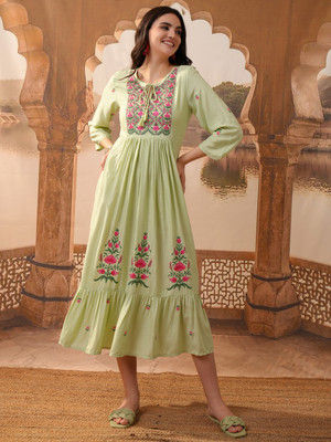 Vishudh Women Gathered Green Midi/Calf Length Dress