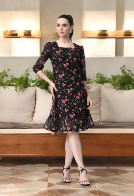 Arbiter Collection Women A-line Multicolor Knee Length Dress