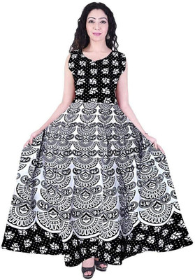 KRISMARTELITE Women A-line Black, White Maxi/Full Length Dress