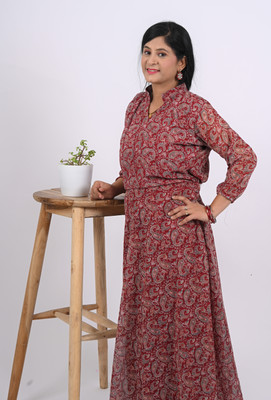 INESH FABRICS Women Gown Maroon Below Knee Dress