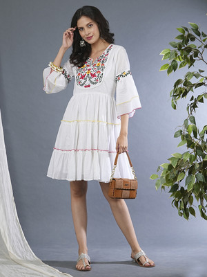 Globus Women Fit and Flare White Above Knee/Mid Thigh Length Dress