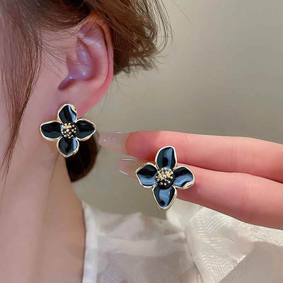 Miraya Floral Midnight Bloom Black Golden Alloy Stud Earring