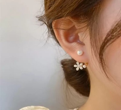 BHAWANA COLLECTION FLOWER STUD EARRING Alloy Stud Earring