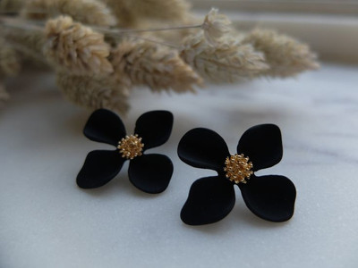 house of common Black matte finish floral stud earring Acrylic Stud Earring
