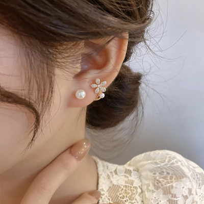 Vembley Designer 2024 trendy light luxury two- way wear small stud earrings Alloy Stud Earring