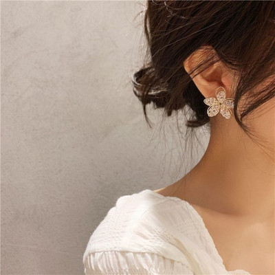 Dressberry Pretty Flower Fashion Korean Earrings for Women Everyday Wear Alloy Stud Earring