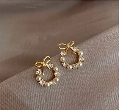 Saugaat Craft Korean Style Gold Plated Crystal Stud Earrings Crystal, Pearl Alloy Stud Earring