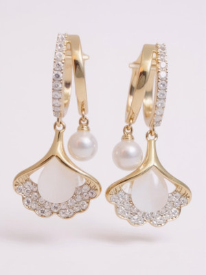 RAPPERSSHOP Gold-Plated Shell Pearl Hoop Earrings Brass, Glass Hoop Earring, Drops & Danglers