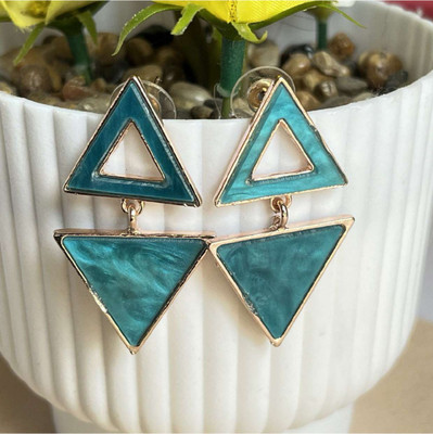 ManM Fashion Diva Earing triangle shaped for womens pack of 1 Alloy Earring Set