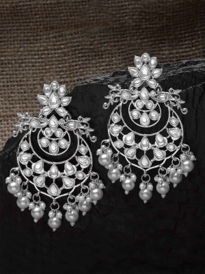 Karatcart Silver Plated Pearl & Kundan Studded Dangler Earrings for Women Alloy Chandbali Earring