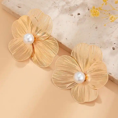 Mystic Jewels RAZ4/ES38/ATF/BC Pearl Metal Stud Earring