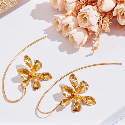 Shisa Floral Hook Earring Alloy Huggie Earring