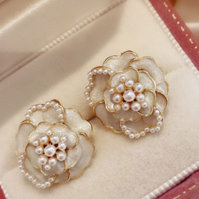 LifeLily Elegant Pearl Flower Earrings with Gold Trim for Women and Girls Alloy Earring Set
