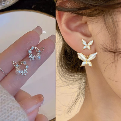 Saugaat Craft Western Style Trending Combo Pack of 2 Korean Studs Earrings For Women And Girls Cubic Zirconia, Crystal, Pearl Alloy Drops & Danglers, Rhinestone Studs, Stud Earring, Earring Set