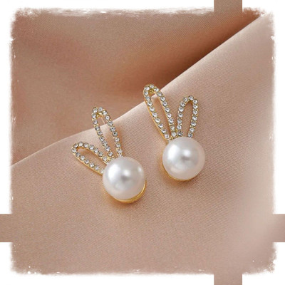 Fashion Fusion Gold Tone Cubic Zirconia & Pearl Contemporary Stud Earring For Women & Girls Cubic Zirconia Alloy Stud Earring