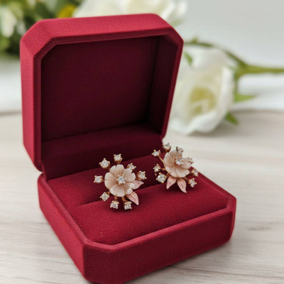 The Velvet Box The Velvel Box Elegant Flower Design 925 Sterling Silver Stud Earring