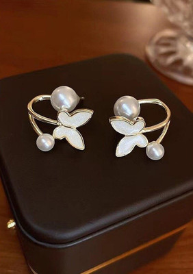 MAHADEV CREATION Gold Plated Contemporary Korean Studs Earrings Crystal Alloy Stud Earring