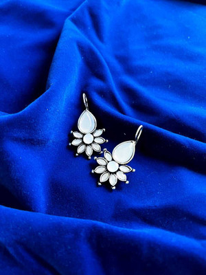 Hengar Traders Flower_Kundan_Grey-3 Cubic Zirconia Alloy Earring Set