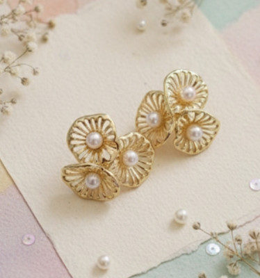 LOVIA BY HM GOLD PEARL FLOWER HEAVY EARRINGS FOR WOMEN, KOREAN EARRINGS Cubic Zirconia, Pearl Alloy Plug Earring